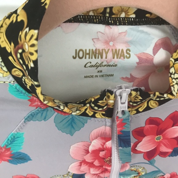 JOHNNY WAS multi pattern crop top , sz xs EUC - Picture 3 of 9